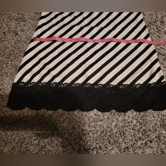 Black and White Striped Lace Cami Size Small - Picture 9 of 10